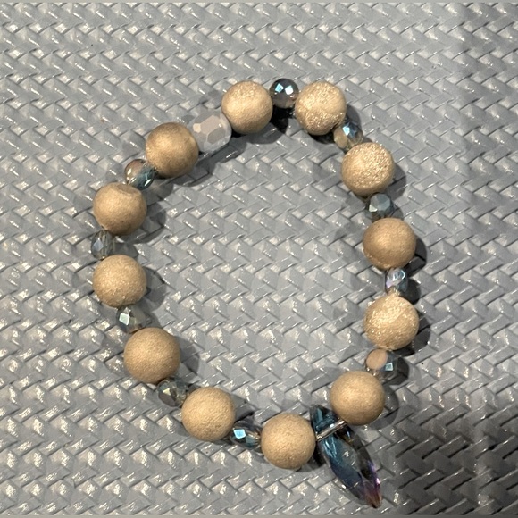 ✨ Handmade Stretch Necklace & Bracelet ✨ - Picture 3 of 3